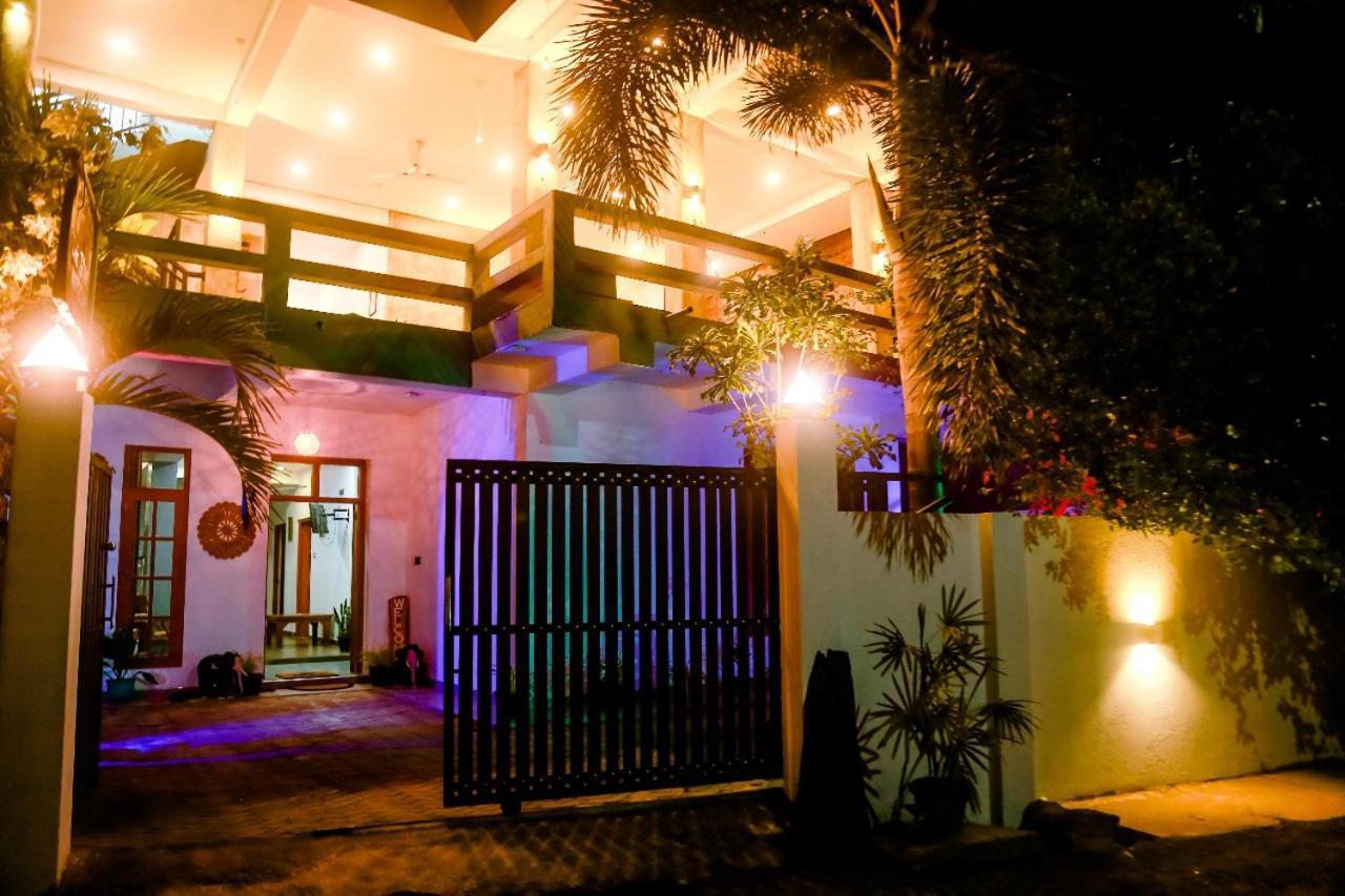 Costels Mirissa Hostel Екстериор снимка