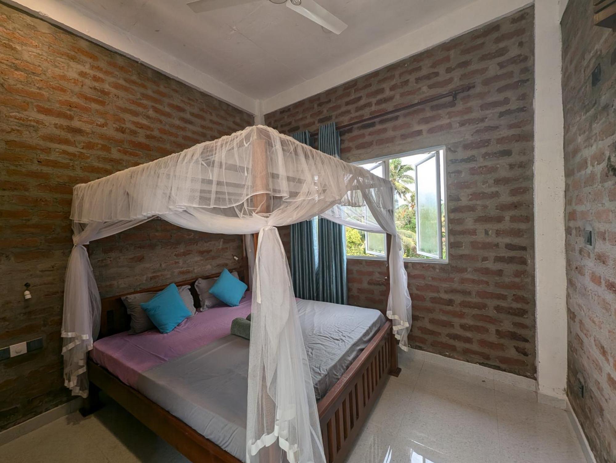 Costels Mirissa Hostel Екстериор снимка