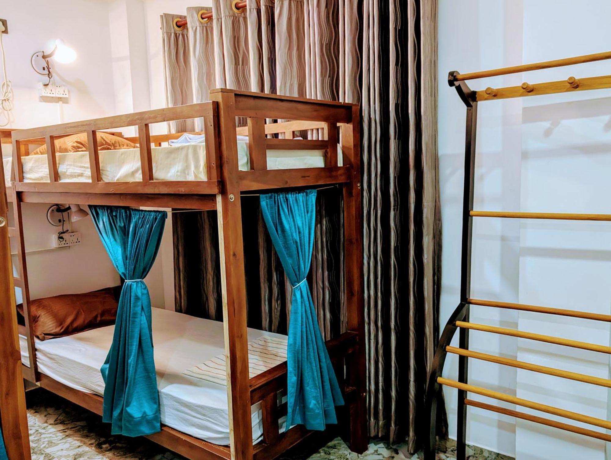 Costels Mirissa Hostel Екстериор снимка