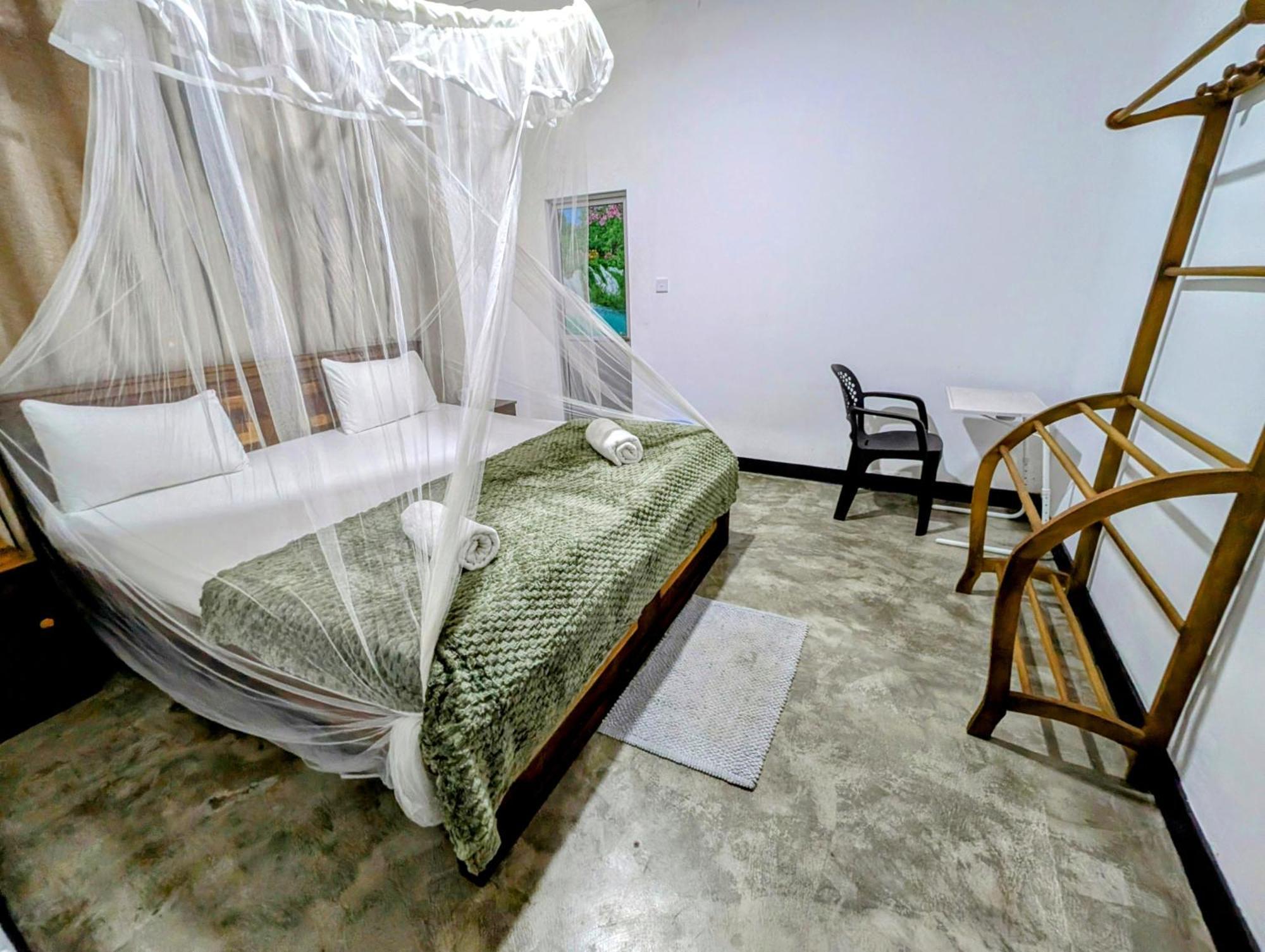 Costels Mirissa Hostel Екстериор снимка